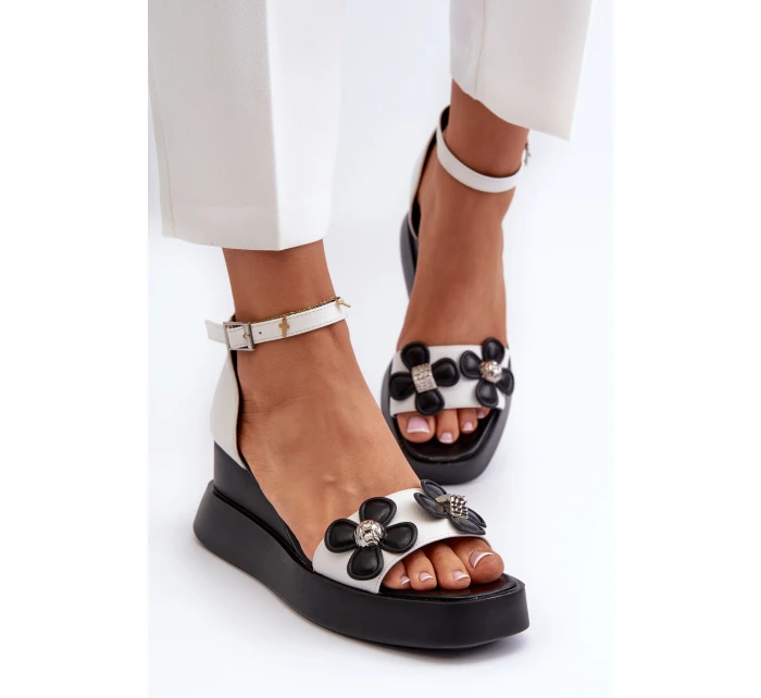 Sandały Damskie Na Platformie I Koturnie Z Kwiatami Białe Foviana