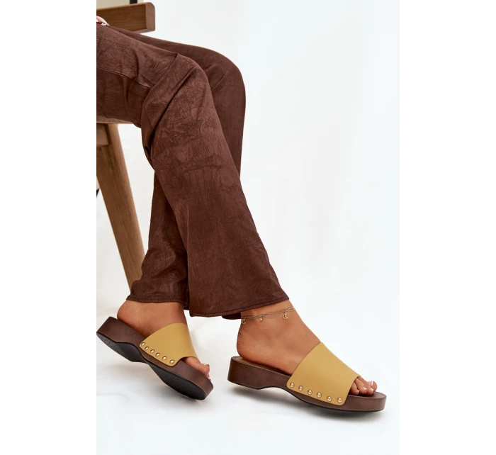 Dámské pantofle s cvoky žluté Terissa