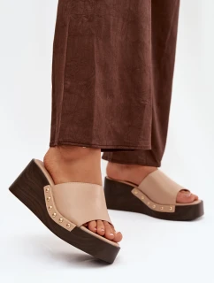 Dámské nazouváky na platformě se zlatými Béžové model 21918852 - Boto