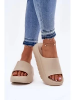 Dámske penové papuče na platforme - béžové