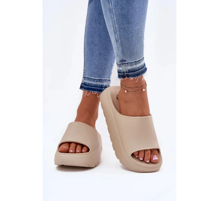 Dámske penové papuče na platforme - béžové