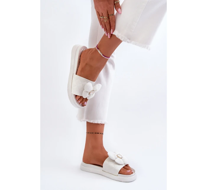 Dámské šedé sandály s ozdobou na nízké platformě model 21653408 - Boto Dámské šedé sandály s ozdobou na nízké platformě model 21653408 - Boto