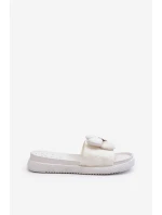 Dámské šedé sandály s ozdobou na nízké platformě model 21653408 - Boto Dámské šedé sandály s ozdobou na nízké platformě model 21653408 - Boto