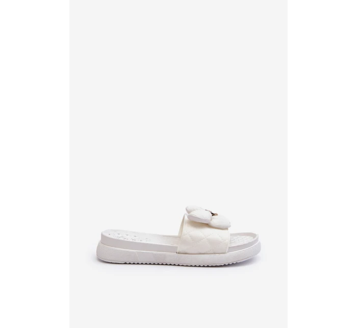 Dámské šedé sandály s ozdobou na nízké platformě model 21653408 - Boto Dámské šedé sandály s ozdobou na nízké platformě model 21653408 - Boto