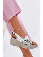 Sandały Damskie Z Naturalnej Skóry Na Koturnie Artiker 56C0958 Białe Sandały Damskie Z Naturalnej Skóry Na Koturnie Artiker 56C0958 Białe