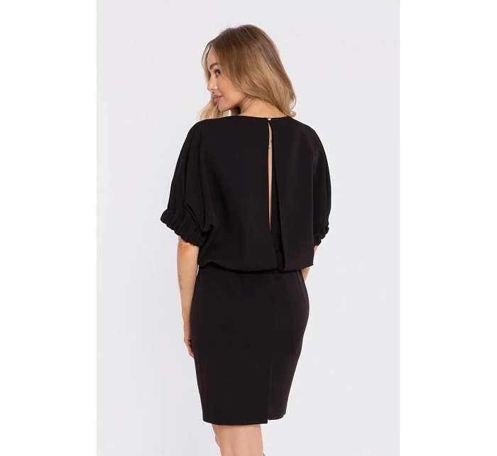 šaty s rozparkem na zádech černé model 22040493 - Moe šaty s rozparkem na zádech černé model 22040493 - Moe