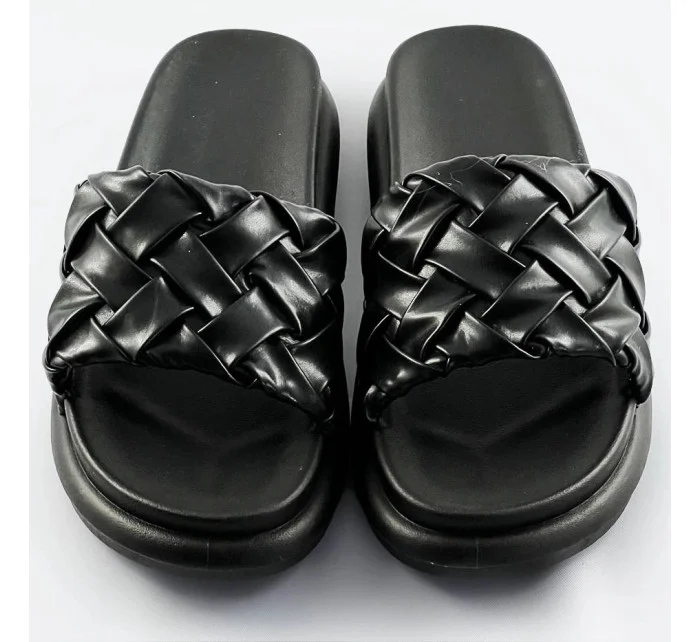 Černé dámské pantofle se páskem model 17349554 Černé dámské pantofle se páskem model 17349554