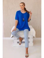 Oversized halenka s přívěskem chrpově modrá