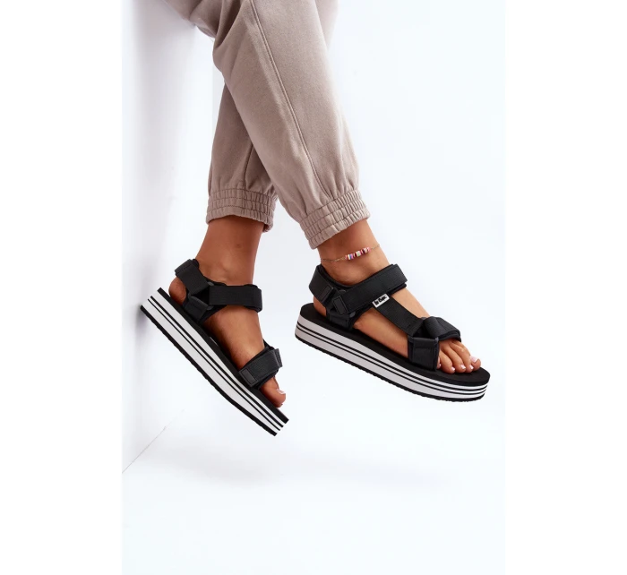 Dámské sandály na platformě model 21649075 Černé - Lee Cooper