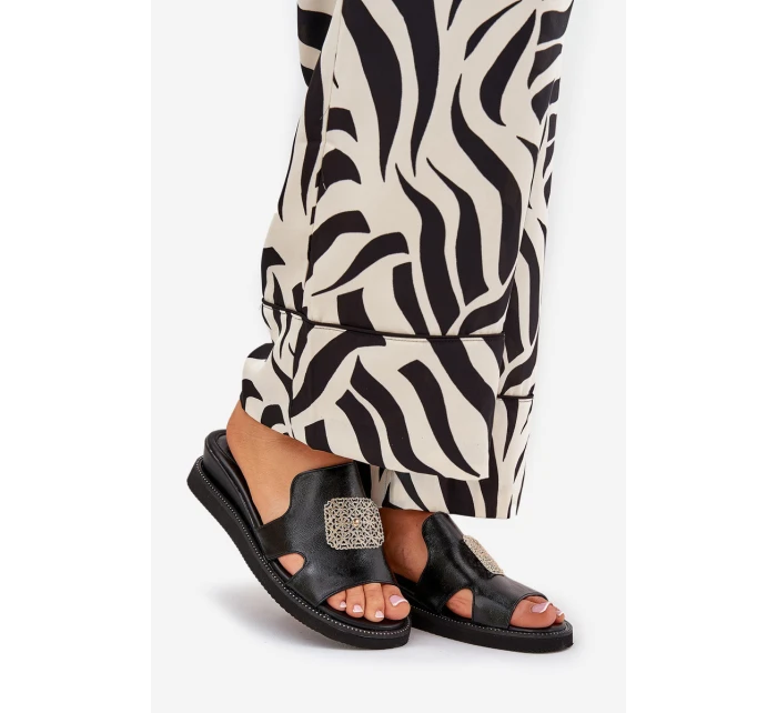 Klapki Damskie Na Koturnie Eko Skórzane Z Ozdobą Czarne Sarela Klapki Damskie Na Koturnie Eko Skórzane Z Ozdobą Czarne Sarela