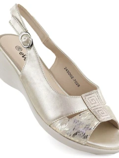 Dámské sandály na platformě zlaté eVento model 21906718