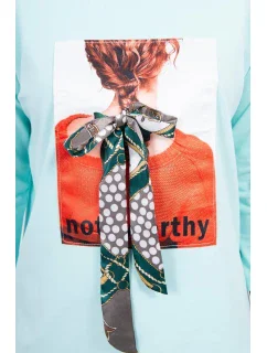 Pozoruhodná mätová blúzka s 3D grafikou