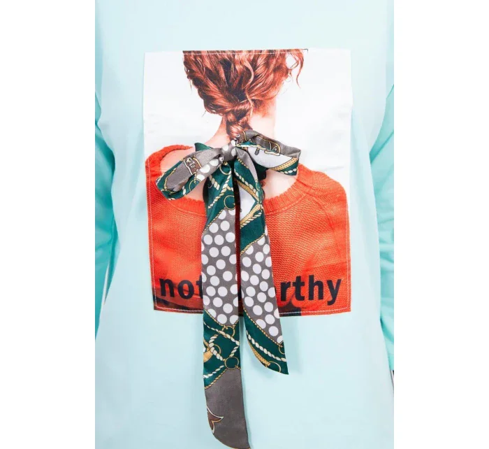 Pozoruhodná mätová blúzka s 3D grafikou