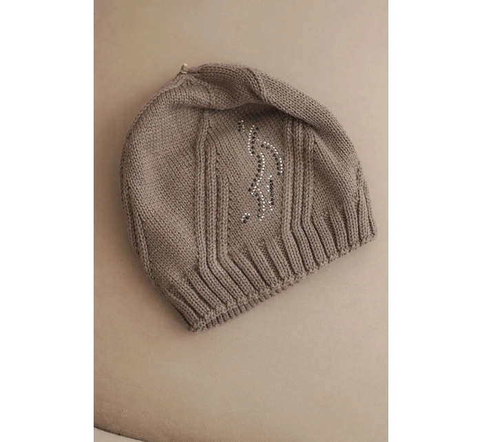 Dámská zimní čepice s vlnou a zdobením z kamínků model 21783039 mocca - K-Fashion Dámská zimní čepice s vlnou a zdobením z kamínků model 21783039 mocca - K-Fashion