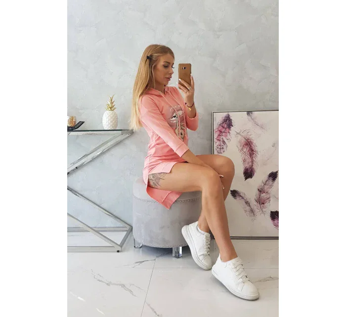 Šaty s dlhším chrbtom a farebnou marhuľovou potlačou Šaty s dlhším chrbtom a farebnou marhuľovou potlačou