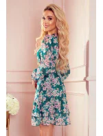 Dámské šifonové šaty s výstřihem se zavazováním a se vzorem květů na pozadí model 18125117 - numoco Dámské šifonové šaty s výstřihem se zavazováním a se vzorem květů na pozadí model 18125117 - numoco