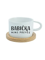 BABIČKA MIMO PROVOZ – biely hrnček s makrónkou, 200 ml BABIČKA MIMO PROVOZ – biely hrnček s makrónkou, 200 ml