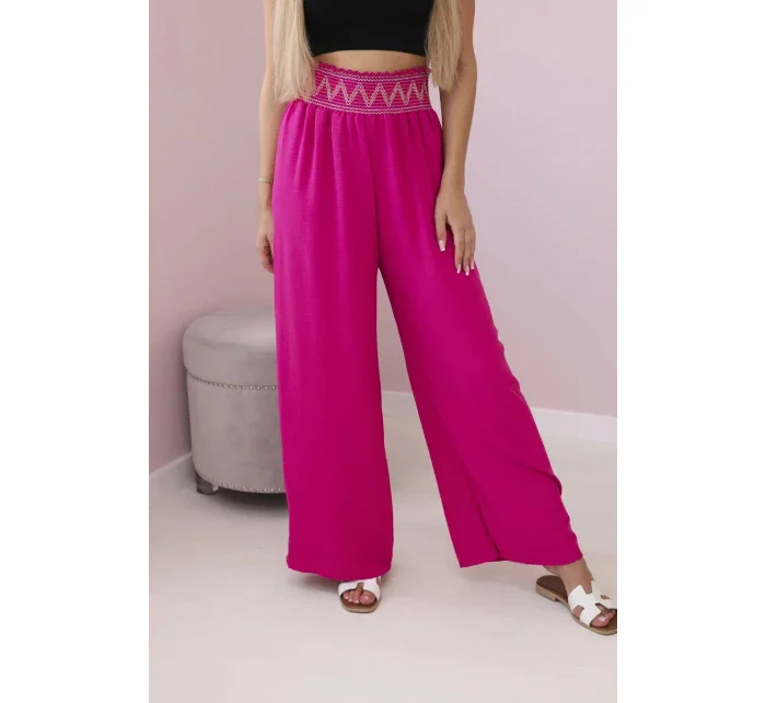 Nohavice so širokým elastickým pásom fuchsiovej farby