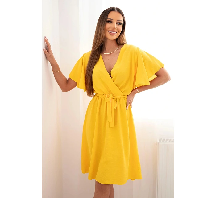 Šaty s překládaným výstřihem žlutá