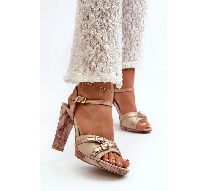 Dámské kožené sandály na podpatku model 21665619 - Maciejka