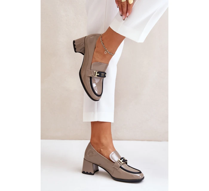 Lakierowane Półbuty Damskie Na Obcasie Z Ozdobą Artiker 55C1054 Beżowe