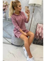 Šaty s kapucí a delšími zády tmavě růžové Šaty s kapucí a delšími zády tmavě růžové