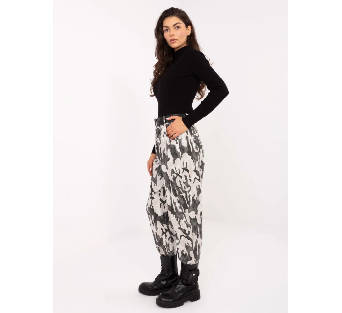 Spodnie IT SP model 21389008 jasny beżowy - FPrice Spodnie IT SP model 21389008 jasny beżowy - FPrice