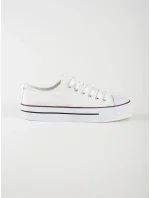 Zaujímavé biele tenisky pre ženy bez podpätku Zaujímavé biele tenisky pre ženy bez podpätku