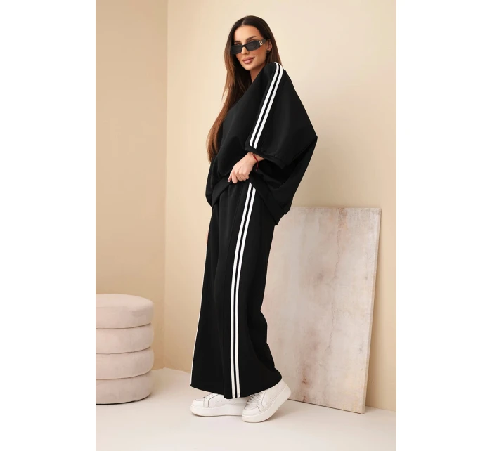 Dámsky viskózový komplet so širokými nohavicami a voľnou blúzkou čierny