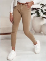 Dámské džínové kalhoty s páskem v béžové barvě Dstreet model 21981126 - FashionStreet Dámské džínové kalhoty s páskem v béžové barvě Dstreet model 21981126 - FashionStreet