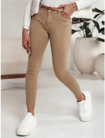 Dámské džínové kalhoty s páskem v béžové barvě Dstreet model 21981126 - FashionStreet Dámské džínové kalhoty s páskem v béžové barvě Dstreet model 21981126 - FashionStreet