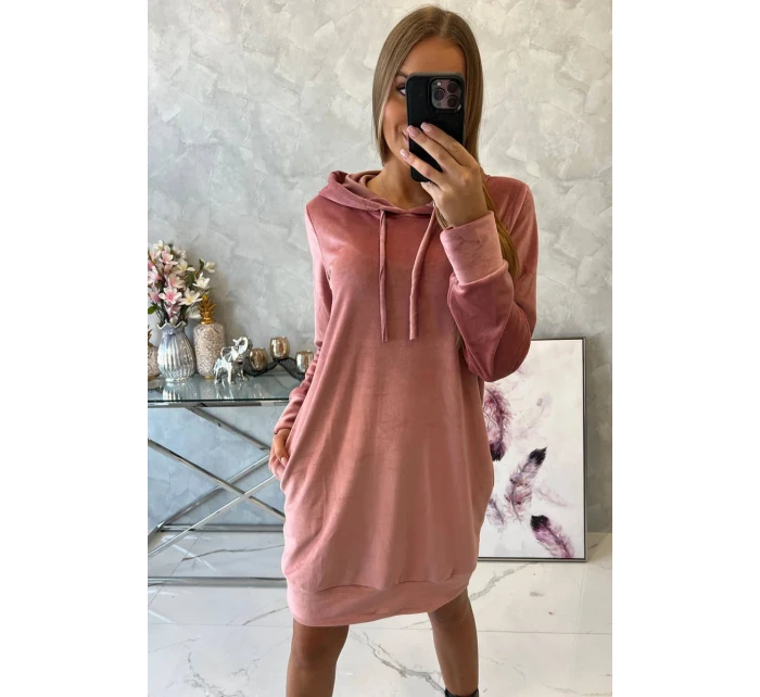 Velúrové šaty s kapucňou tmavo ružové