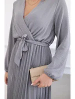 Šaty s viazaným plisovaným lemom sivé