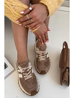 z semiše na masivní platformě Béžové model 22031733 - D&A z semiše na masivní platformě Béžové model 22031733 - D&A