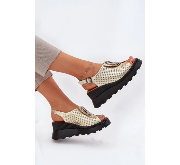 Skórzane Sandały Damskie Na Koturnie Z Ozdobą Artiker 56C0109 Złote Skórzane Sandały Damskie Na Koturnie Z Ozdobą Artiker 56C0109 Złote