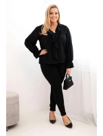 Dámská viskózová blůza Plus Size s volánem a ozdobnou broží černá