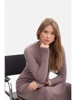 B299 Rebrované midi šaty s asymetrickým pásom - kakaové