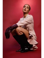 model 21296123 Šaty s volánkovým lemem béžové - Moe