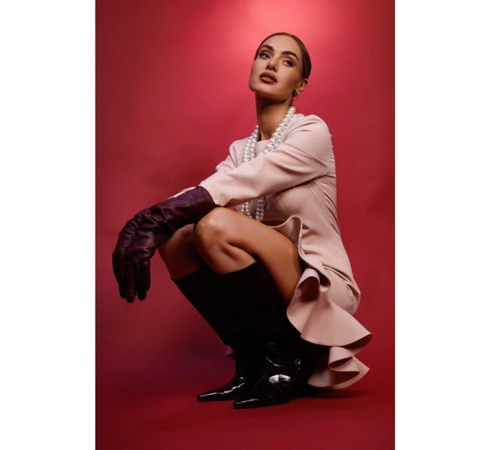 model 21296123 Šaty s volánkovým lemem béžové - Moe