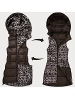 Hrubší oboustranná vesta v čokoládové barvě s panteřím vzorem a s odepínací kapucí model 21310502 - HONEY WINTER Hrubší oboustranná vesta v čokoládové barvě s panteřím vzorem a s odepínací kapucí model 21310502 - HONEY WINTER