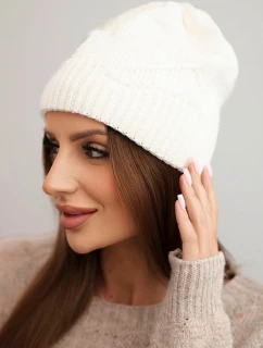Dámská zimní čepice z vlny s vzorem ecru model 21783071 - K-Fashion
