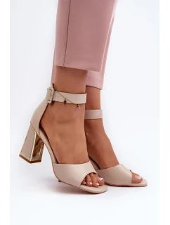 Sandále na podpätku model 197089 Vykročte štýlovo