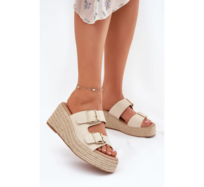 Klapki Damskie Na Koturnie Z Plecionką I Klamrami Beżowe Pasinea Klapki Damskie Na Koturnie Z Plecionką I Klamrami Beżowe Pasinea