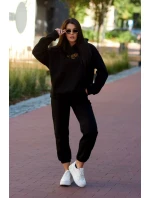 Izolovaná bavlnená súprava, mikina s vyšívacími + nohavicami čierny Izolovaná bavlnená súprava, mikina s vyšívacími + nohavicami čierny