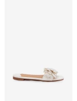 Dámské ploché s ozdobou bílé model 22032049 - Boto Dámské ploché s ozdobou bílé model 22032049 - Boto