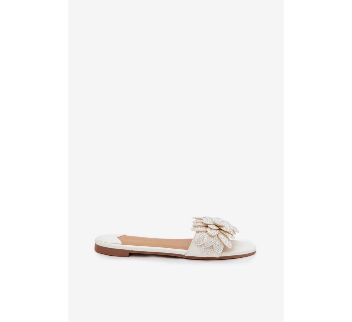 Dámské ploché s ozdobou bílé model 22032049 - Boto Dámské ploché s ozdobou bílé model 22032049 - Boto