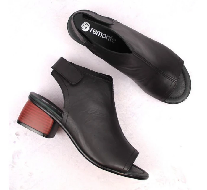 Pohodlné kožené sandále Remonte W RKR654