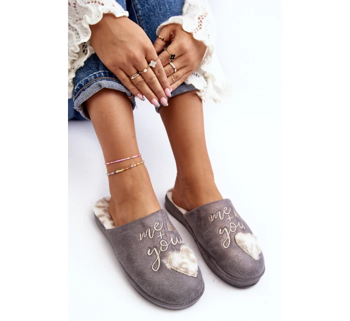 Lesklé dámské pantofle šedé model 21641364 - Boto