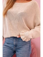 Dámsky mohérový sveter s volánovými rukávmi a výrezom na chrbte béžovej farby Dámsky mohérový sveter s volánovými rukávmi a výrezom na chrbte béžovej farby
