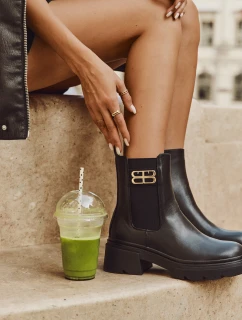 Dámské kotníkové boty se zlatým detailem zateplené černé model 21710118 - Boto